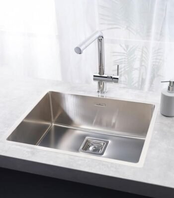 Reginox Texas 50x40 kitchen sink installed in a modern kitchen