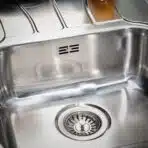 Close-up of the overflow system on the Reginox Diplomat 10